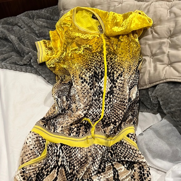 Jumper snake print never being used